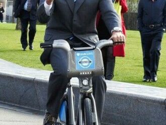 What are the advantages of an electric bike?